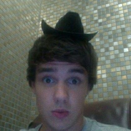 BFniSheenaur's tweet photo. The people who introduced me to music— rest easy Liam ☹️ 🙏 https://t.co/e3yvcJCJVM