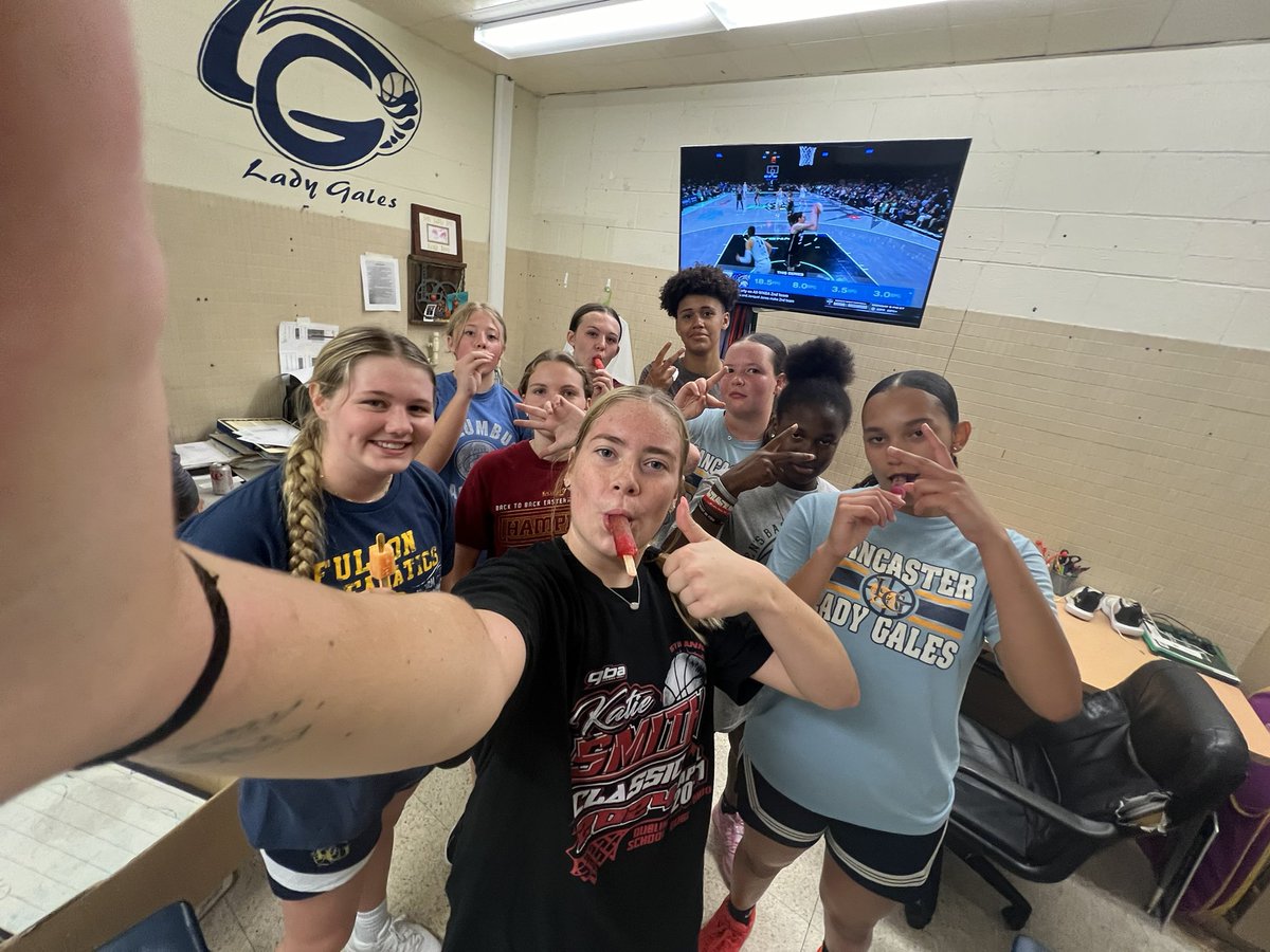ladygaleshoops's tweet photo. No better way to end a workout than watching the WNBA Finals together!! https://t.co/IJrKv47i45
