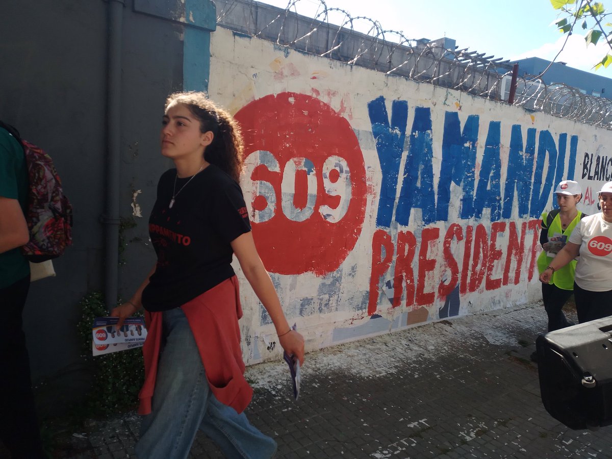fabian_Vera_'s tweet photo. [Hoy] Junto a la barra del Zonal F
En la cancha! 😎👍
#Barriada
#Caminata #Jingle 
📍8 y 20 de febrero 🛣
Así entregamos la 609 hermoso. https://t.co/Qv9fmkiGcY