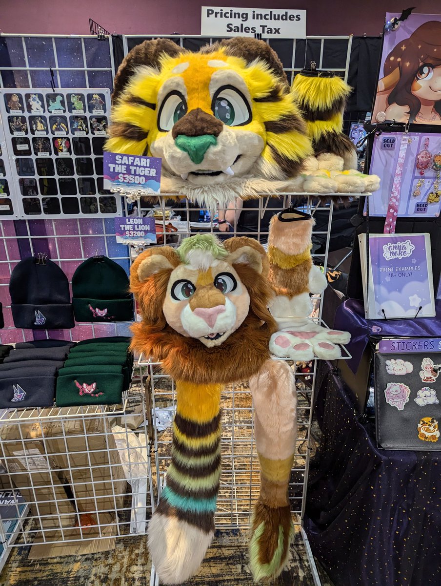 CassMutt's tweet photo. I know dogs are popular but WHO HERE LIKES CATS AND WHY HAVENT YOU ADOPTED THESE ONES

That lion has nearly 30 individually sewn mane pieces, that tiger has tons of hand sewn stripes!

KITTIES DESERVE LOVE TOO https://t.co/BaEsN8ihQR