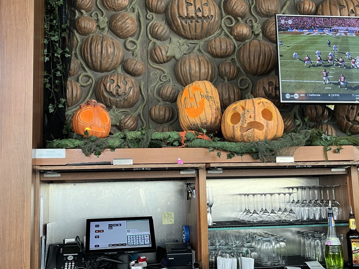 Theme Park Corner tweet media