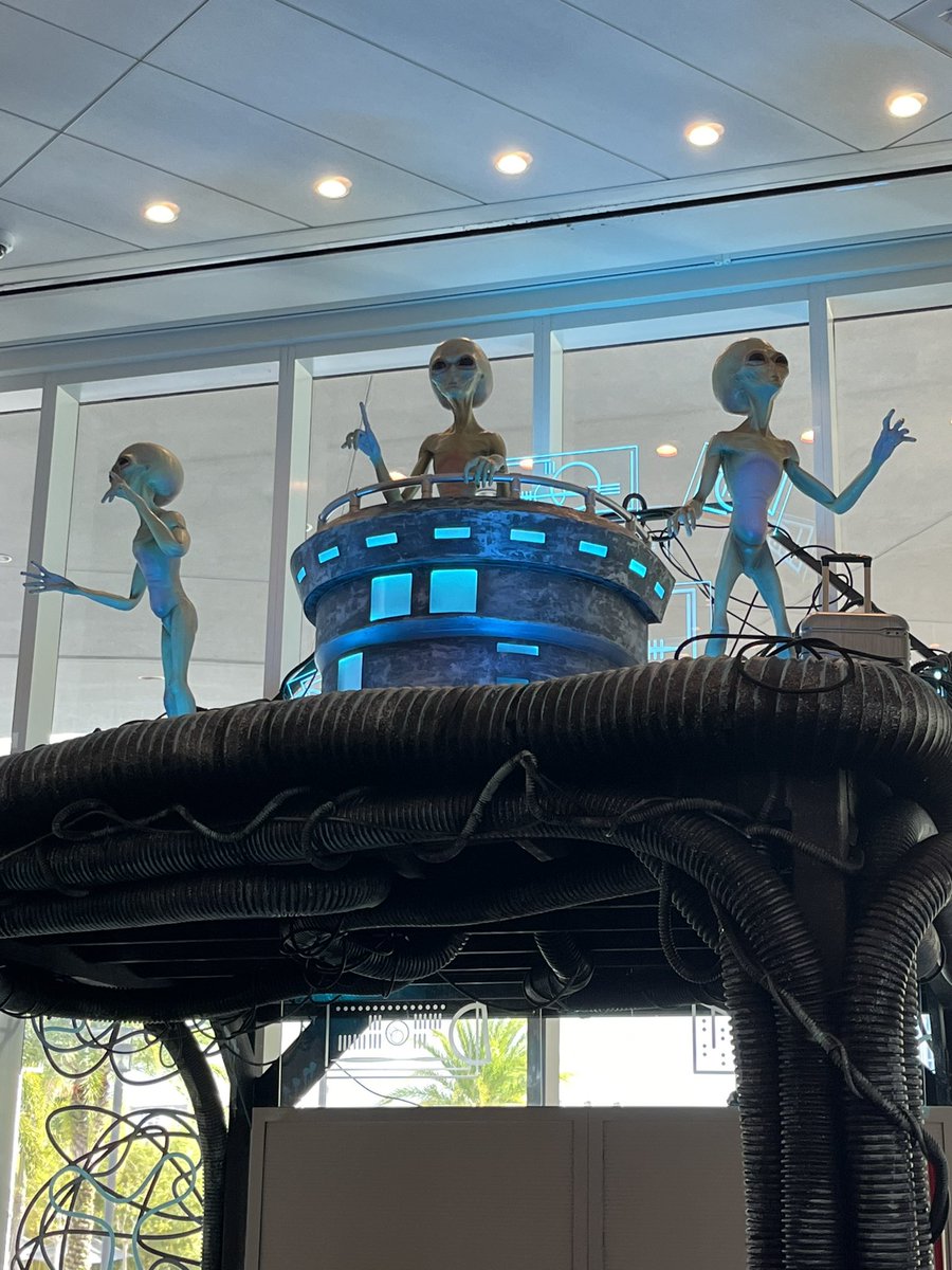 Theme Park Corner tweet media