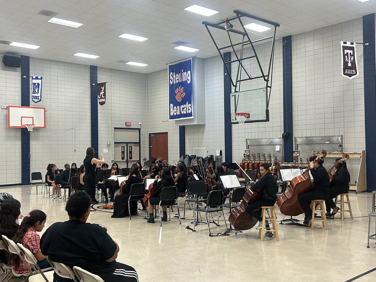 orchestra_HHS's tweet photo. Fantastic concert tonight ⁦@rsms_orchestra⁩! Looking forward to the next one! https://t.co/UoUX1zlRzg