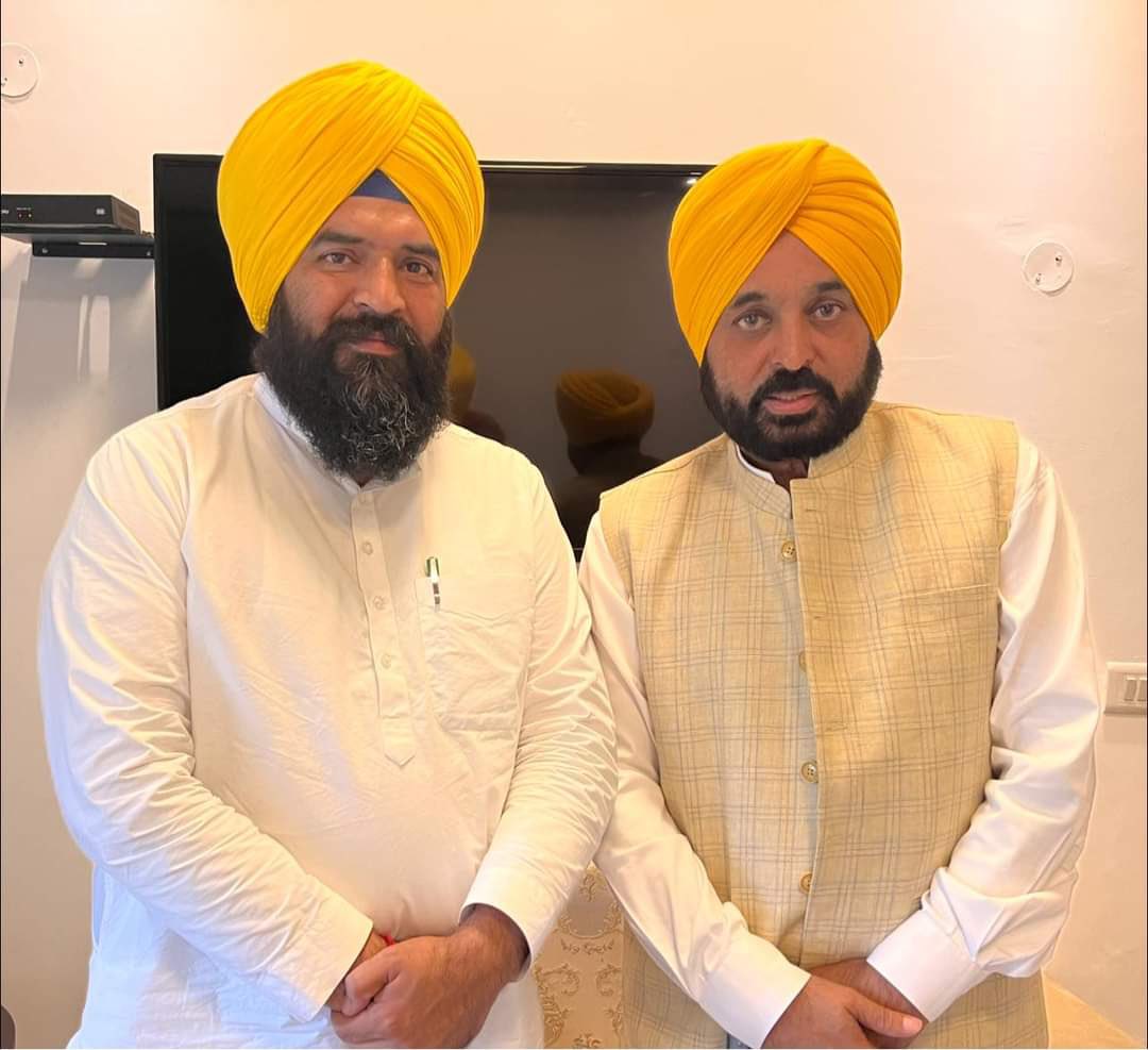 RouriJai's tweet image. ਪੰਜਾਬ ਦੇ ਹਰਮਨ ਪਿਆਰੇ ਨੇਤਾ, ਕੱਟੜ ਇਮਾਨਦਾਰ, ਮਿਹਨਤੀ, ਆਪਣੀ ਦੂਰ ਅੰਦੇਸ਼ੀ ਸੋਚ ਨਾਲ ਪੰਜਾਬ ਨੂੰ ਮੁੜ ਤੋਂ ਖੁਸ਼ਹਾਲ ਰੰਗਲਾ ਪੰਜਾਬ ਬਣਾਉਣ ਲਈ ਸਦਾ ਤੱਤਪਰ, ਜਨਤਾ ਦੇ ਸੱਚੇ ਸੇਵਕ ਸਾਡੇ ਸਤਿਕਾਰਯੋਗ ਮੁੱਖ ਮੰਤਰੀ ਸਰਦਾਰ ਭਗਵੰਤ ਮਾਨ ਜੀ ਨੂੰ ਅੱਜ ਉਹਨਾਂ ਦੇ ਜਨਮ ਦਿਨ ਮੌਕੇ ਤਹਿ ਦਿਲੋਂ ਮੁਬਾਰਕਬਾਦ ...
ਵਾਹਿਗੁਰੂ ਜੀ ਚੜਦ੍ਹੀਕਲਾ ਰੱਖਣ..