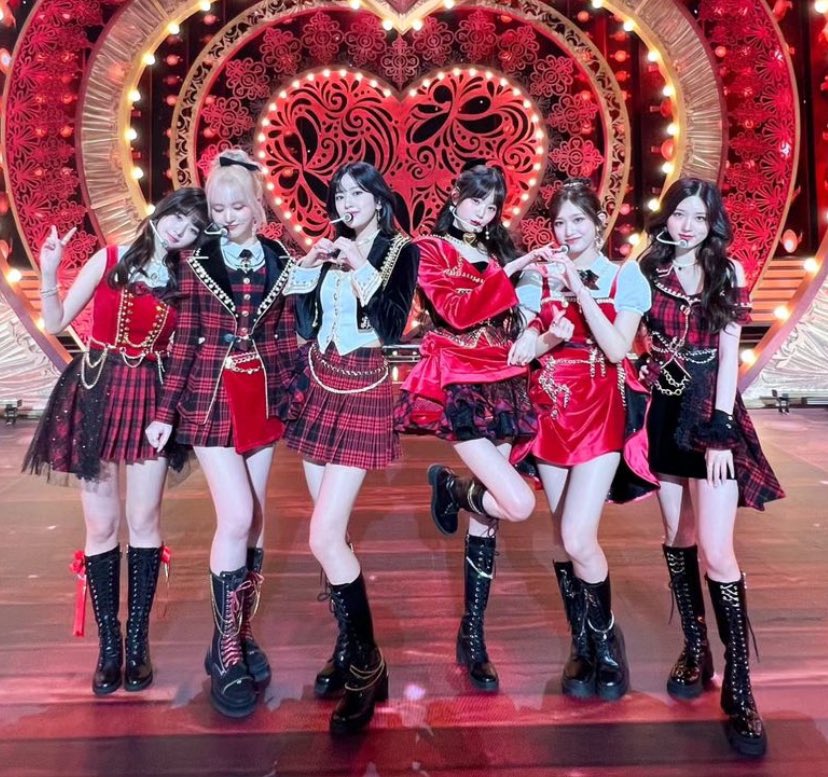 navi_dive's tweet photo. 年末の音楽番組はいつもよりさらに気合い入った衣装になるから今年はどうなるのか楽しみすぎる
#2024MAMAVOTE #IVE https://t.co/WucPXmcZ8Q