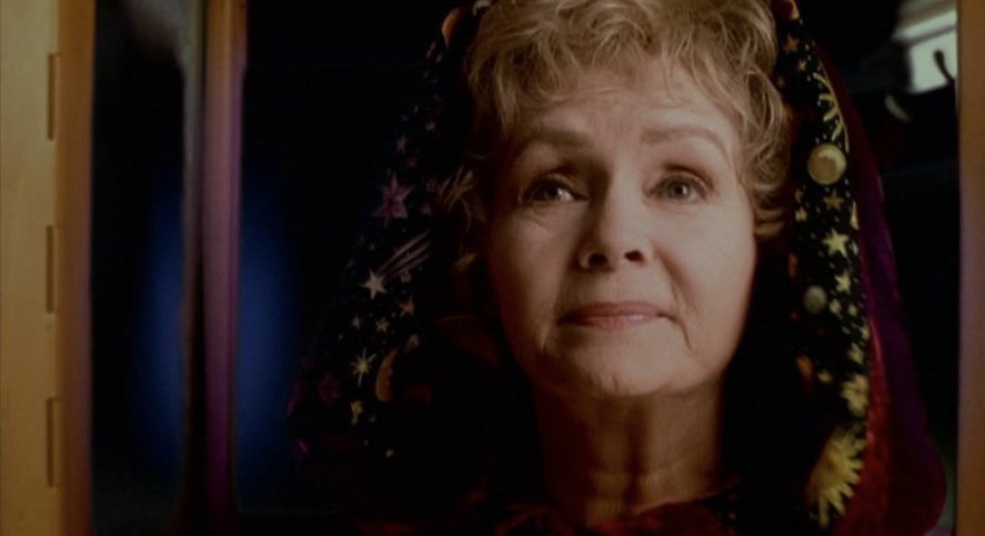 FilmUpdates's tweet photo. 26 years ago, ‘HALLOWEENTOWN’ premiered on Disney Channel. https://t.co/Lt3V5JZWKx