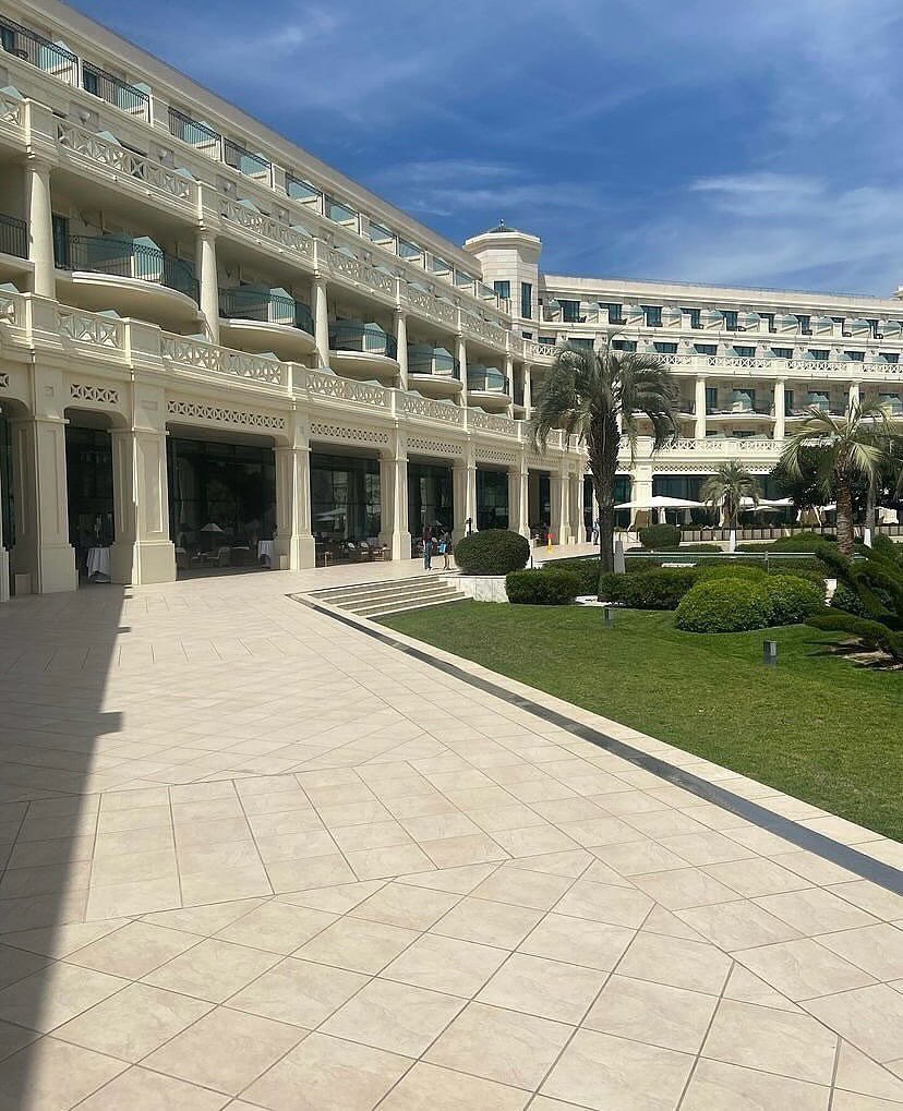 DaveDave___'s tweet image. Tengo nuevo sitio favorito en el mundo. El balneario Las Arenas. Mis safe places alrededor del globo terráqueo van variando depende de donde y como me encuentre. Menuda paz es tomar algo, leer un libro, disfrutar de gente cool y todo esto con vistas al mar. Life is good. 💫🖤