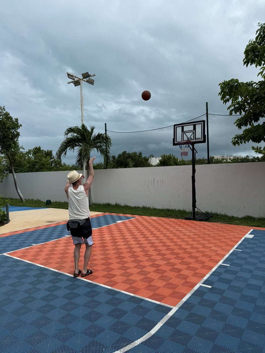 NaptownNets's tweet photo. Jumper is still wet south of the border. https://t.co/JHLjK24PMv