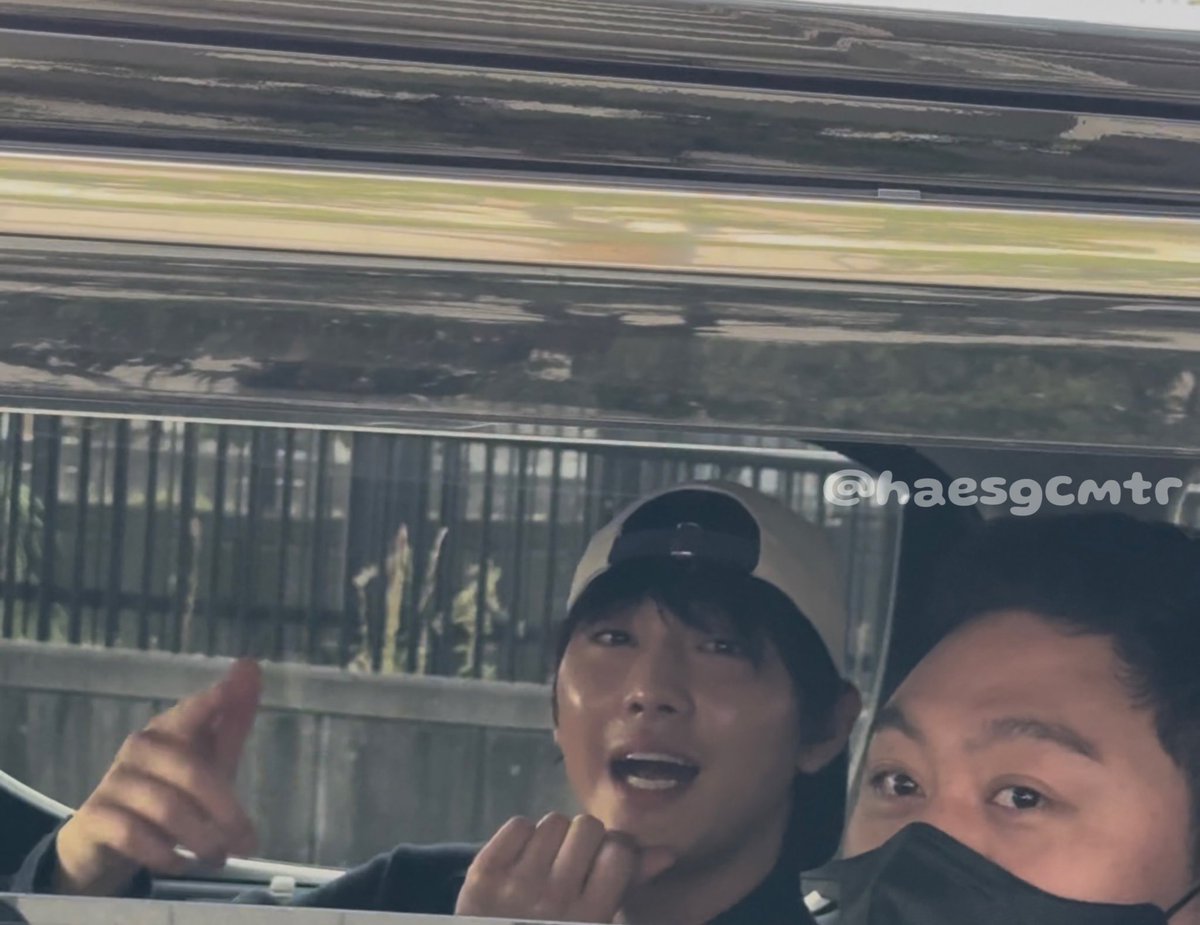 haesgcmtr's tweet photo. 20241016 출근

入りのバーン🔫💥の４コマ💫

ちゃんとカメラにも実際にも目合わせてくれる神ペンサ🥹🫶🏻

#안효섭 #AHNHYOSEOP #アンヒョソプ  #安孝燮 #pauljjak #폴짝 https://t.co/eZ0XSVLlS1