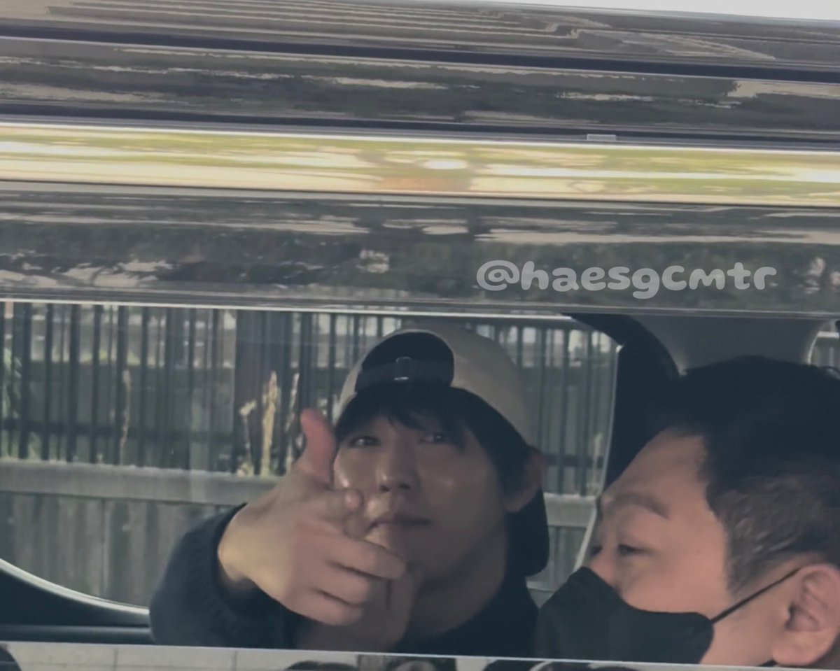 haesgcmtr's tweet photo. 20241016 출근

入りのバーン🔫💥の４コマ💫

ちゃんとカメラにも実際にも目合わせてくれる神ペンサ🥹🫶🏻

#안효섭 #AHNHYOSEOP #アンヒョソプ  #安孝燮 #pauljjak #폴짝 https://t.co/eZ0XSVLlS1