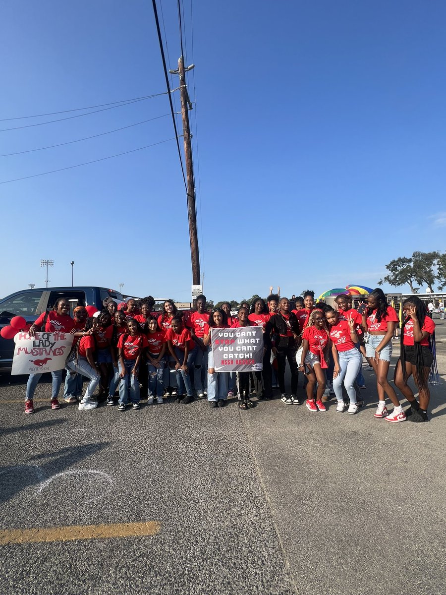 EastSideTF's tweet photo. Happy Homecoming from Mustang T&F #homecomingparade #northshore #eastside #TheStandardisTheStandard #HC24 https://t.co/Mrb7d6U5NH