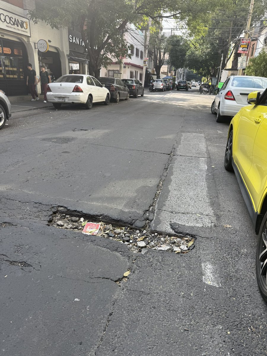 ElOjodCiclovias's tweet photo. @BJAlcaldia @AccionesBJ  buena tarde solicito la reparación de bache en Holbein 61, San Juan, Benito Juárez, 03730 gracias https://t.co/D3CsiBYclv