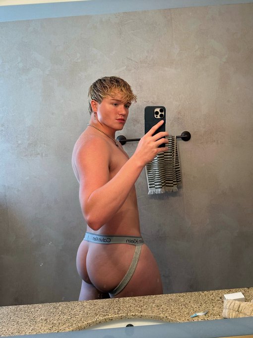 cheeky ;) https://t.co/s6WC4VamNj