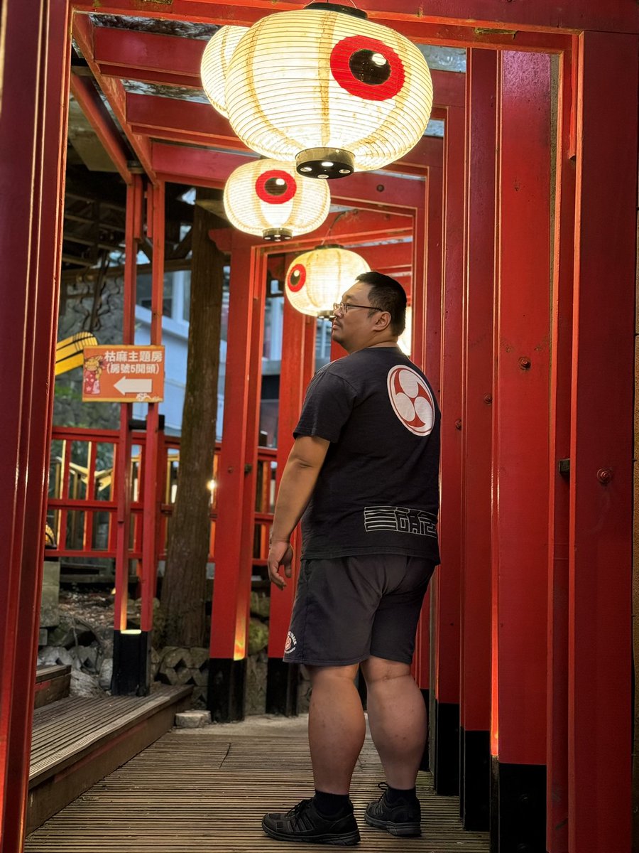 嗯….
昨天見不得光的體檢報告就出來了…
順利的用膽固醇賺了一杯飲料（？
#反正膽固醇低到不像話
#直接被嫌棄跟歧視
因為體檢當天跟同事打賭我膽固醇肯定比他低（笑
紅字部分給室友看了一下
就是血壓部分需要看醫生（
不過他也很納悶為何我沒有不適感