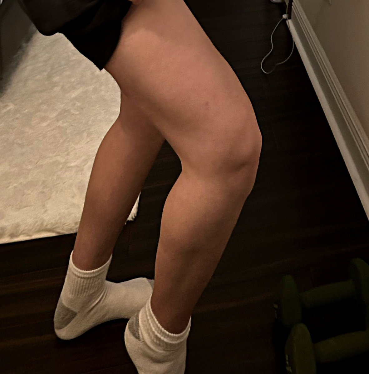 tre2y's tweet photo. ive literally never trained legs in my life lmao why am i lowkey muscular https://t.co/YfXzlCkpoB
