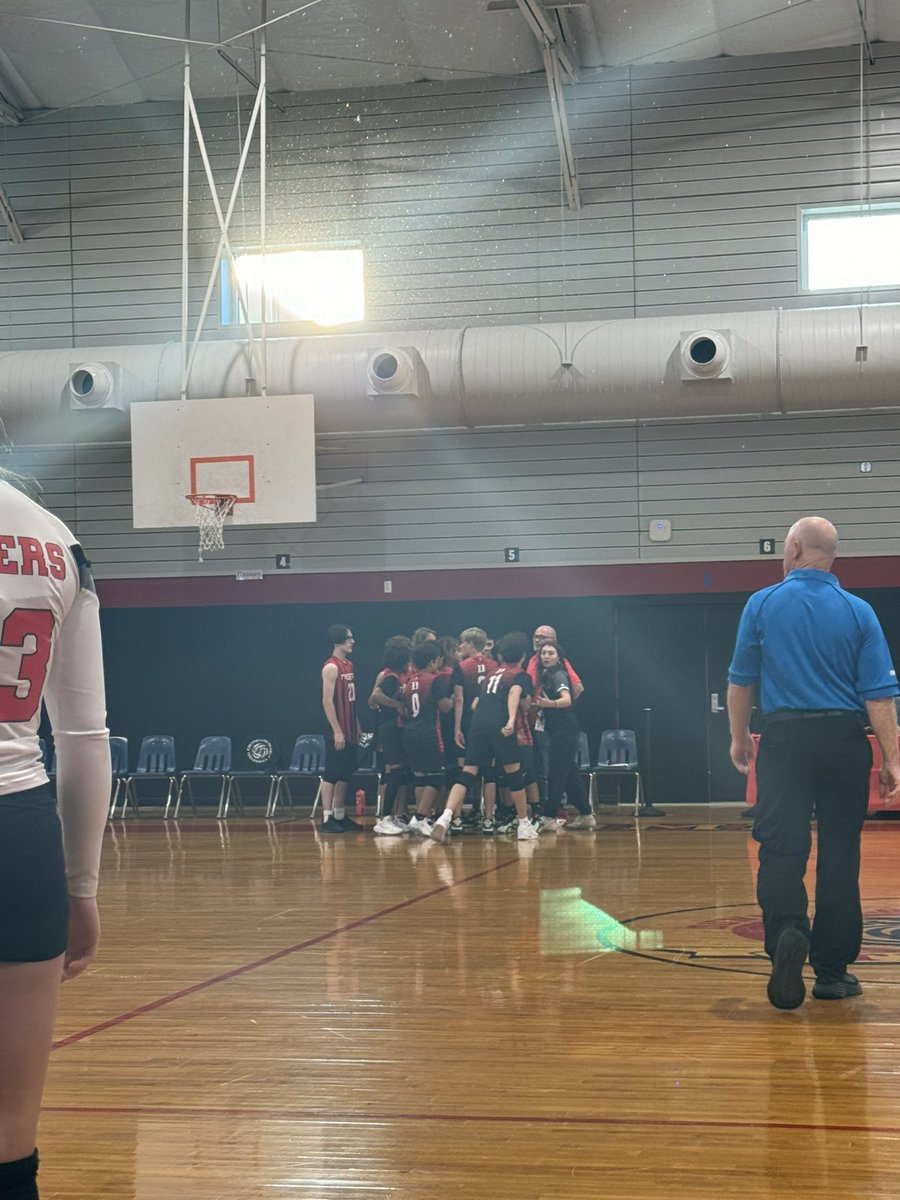 Jenn_Viverito's tweet photo. Home Volleyball vs. Fort King! Loved seeing all my kiddos and of course enjoying two Tiger wins! @DMSTIGERTWEETS https://t.co/qWazeog2wb