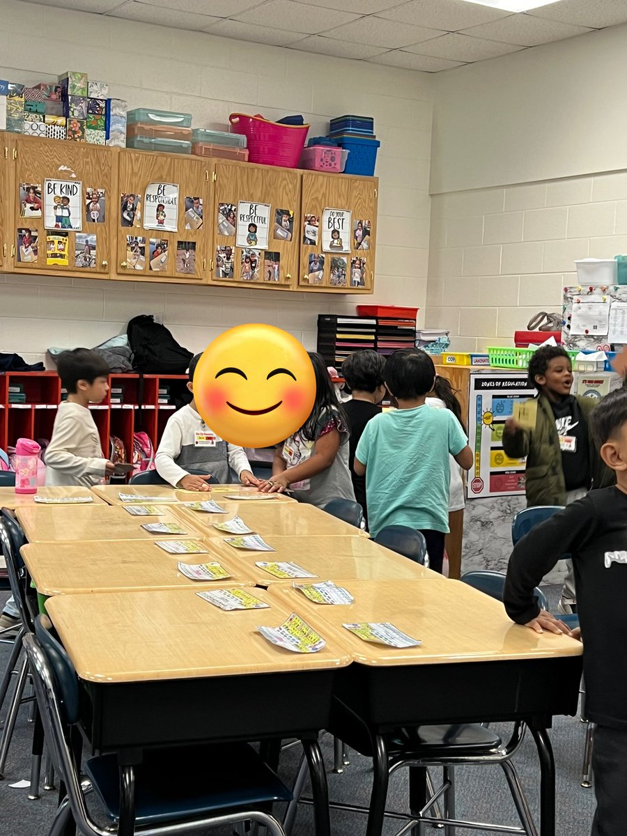 VictoriaPavon98's tweet photo. Students were so excited to use the puzzle pieces from FUNdations! #SCEBulldogs https://t.co/sENpIzaiYP