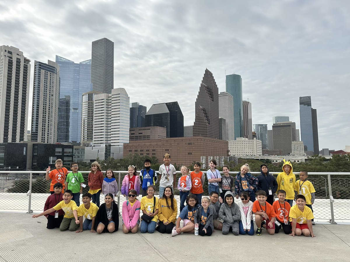 RomanBlanca07's tweet image. Our GT kiddos had an amazing experience learning about sustainable gardens at the Skyfarm@ The Post today. 
We toured 1 of the biggest rooftop farms in the country &amp;amp; had yummy tastings. #FisherTigers #AdvancedAcademics @PISDScienceK_4 @PISDELEMSS  @FisherTigers 🐯💛💙🌱🌿