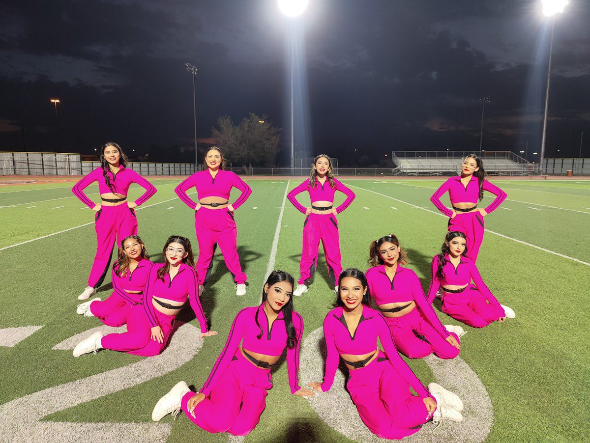 rhsrangerettes's tweet photo. Another amazing homecoming parade and Honored Ex Assembly for the books!! 🧡💙 @Ranger_StuCo @vlara_82 @Riverside_4ever https://t.co/Iq6ZVJiGmX