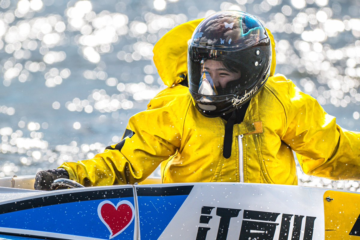 展示後、ピット戻る琴音ちゃんに
ファンの方が大声で
『ことねちゃ～～ん、頑張ってね～～～！！』
と言った後に
フェイスシールドの奥で
めっちゃ笑顔に変わったの
ファインダー覗いてて
『やばっ！！』ってなった✨
自分にしか見えてなかっただろうから
お裾分け🤭
#神里琴音 #ボートレース江戸川