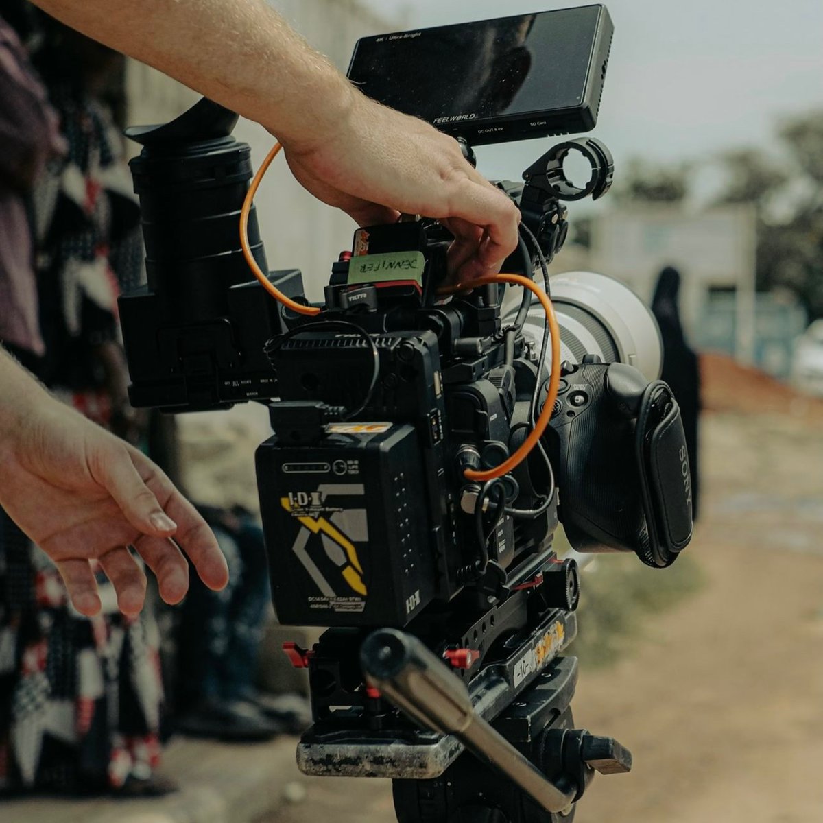 idxtek's tweet photo. Sony FX6 🤝 IDX Imicro Battery. 

📷: @roofless.production 

#idx #vmount #sony #sonycamera https://t.co/6yEkptLRIq