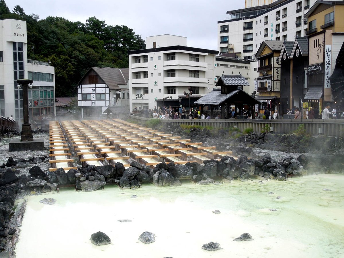 bcs758's tweet image. 先日の旅行の思い出です
一枚目は 長野県の有名なおそば屋さん。蕎麦がチョー大盛です
二枚目は 有名な温泉地 (群馬県) です
三枚目も群馬県、、、何処なのかは写真に写ってますね (笑)
四枚目は有名人が記者会見した場所です
四枚とも場所がわかる人 いる ??
#長野県 #群馬県 #旅行