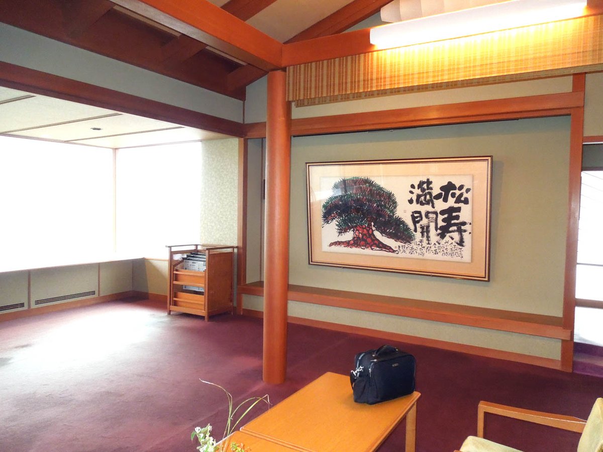 bcs758's tweet image. 先日の旅行の思い出です
一枚目は 長野県の有名なおそば屋さん。蕎麦がチョー大盛です
二枚目は 有名な温泉地 (群馬県) です
三枚目も群馬県、、、何処なのかは写真に写ってますね (笑)
四枚目は有名人が記者会見した場所です
四枚とも場所がわかる人 いる ??
#長野県 #群馬県 #旅行