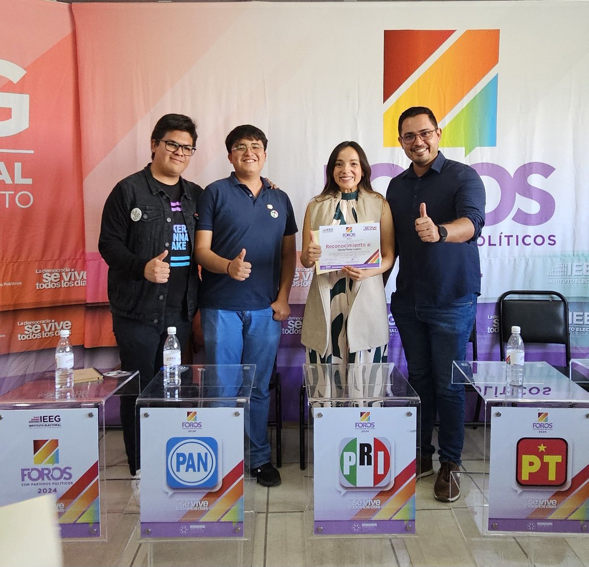 Tadeus_Politik's tweet photo. ¡Qué gusto acompañar a nuestra querida @GloriaPL6 en su participación en el foro de juventudes del @IEEG! Es tiempo de las mujeres, es tiempo de hacer política. 💪🏼🇲🇽 #MujeresEnLaPolítica #JuventudesUnidas #IEEGuanajuato https://t.co/xoOzqeFMfC