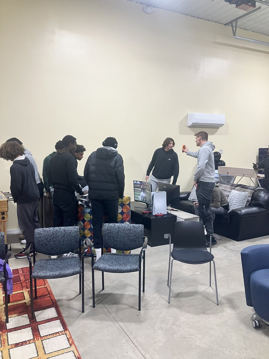 c_huber5's tweet image. One of my favorite events, Senior Banquet! Thanks to Side by Side for having us!! #Plus2 #WeArColerain