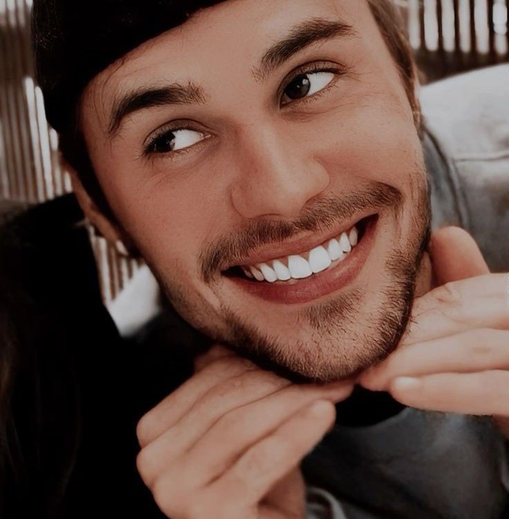 jdbxliwl's tweet photo. siempre serás mi lugar y persona favorita, y si tú saltas yo salto. Jamás en mi vida dejaré de amarte justin bieber. https://t.co/pl5QUCxJxq