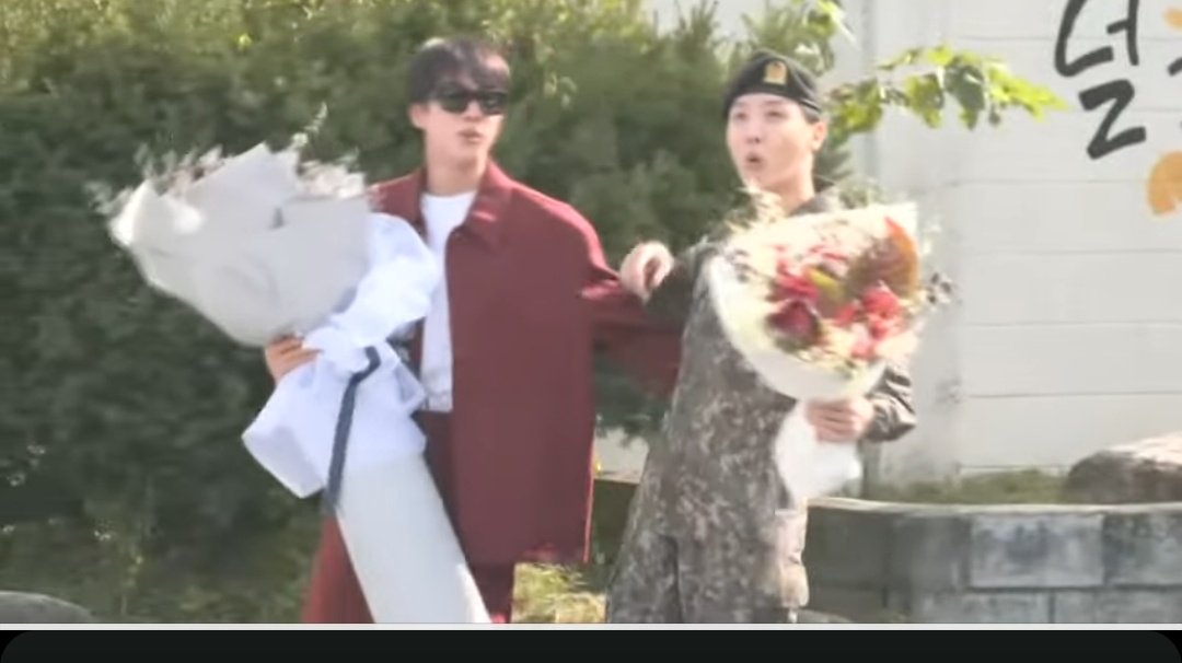Young_foreverV's tweet photo. Salió el sol, SALIÓ EL SOL y se encontró con LA LUNA

JUNG HOSEOK IS BACK
J-HOPE IS COMING
WE LOVE YOU J-HOPE 
WELCOME BACK J-HOPE
WE ARE SO PROUD OF J-HOPE #WelcomeHomeJHope #HOBI_HOMECOMING https://t.co/4QzSEKLzbI