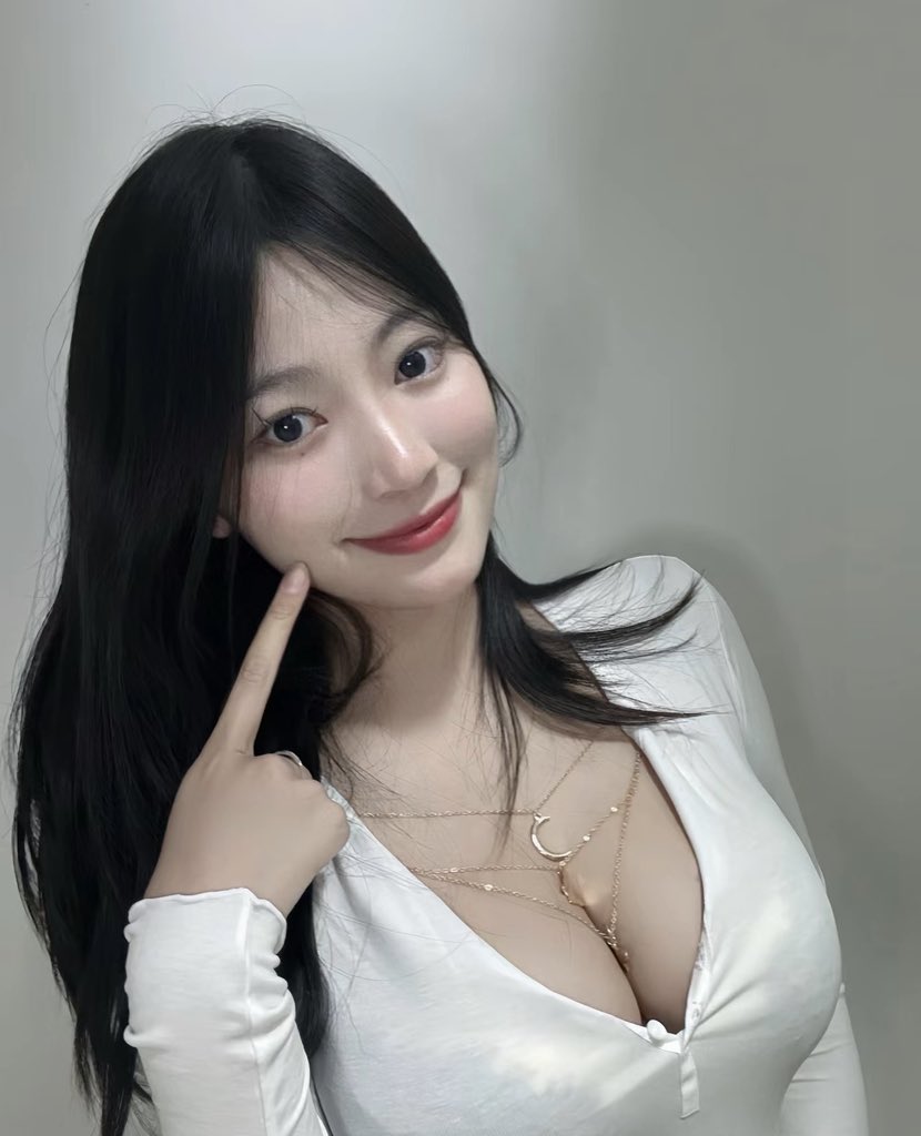 CSugar007's tweet photo. 头发剪短了 https://t.co/XLZ8lwkrH5
