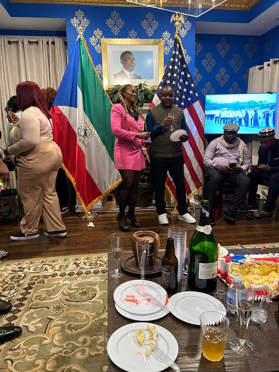 CrisObamaO's tweet photo. En la Embajada de Equatorial Guinea 🇬🇶 en Washington DC también se celebro en familia el 56 aniversario del dia de la soberania nacional, el 12 de octubre de 2024. https://t.co/xfLAhUwjIv