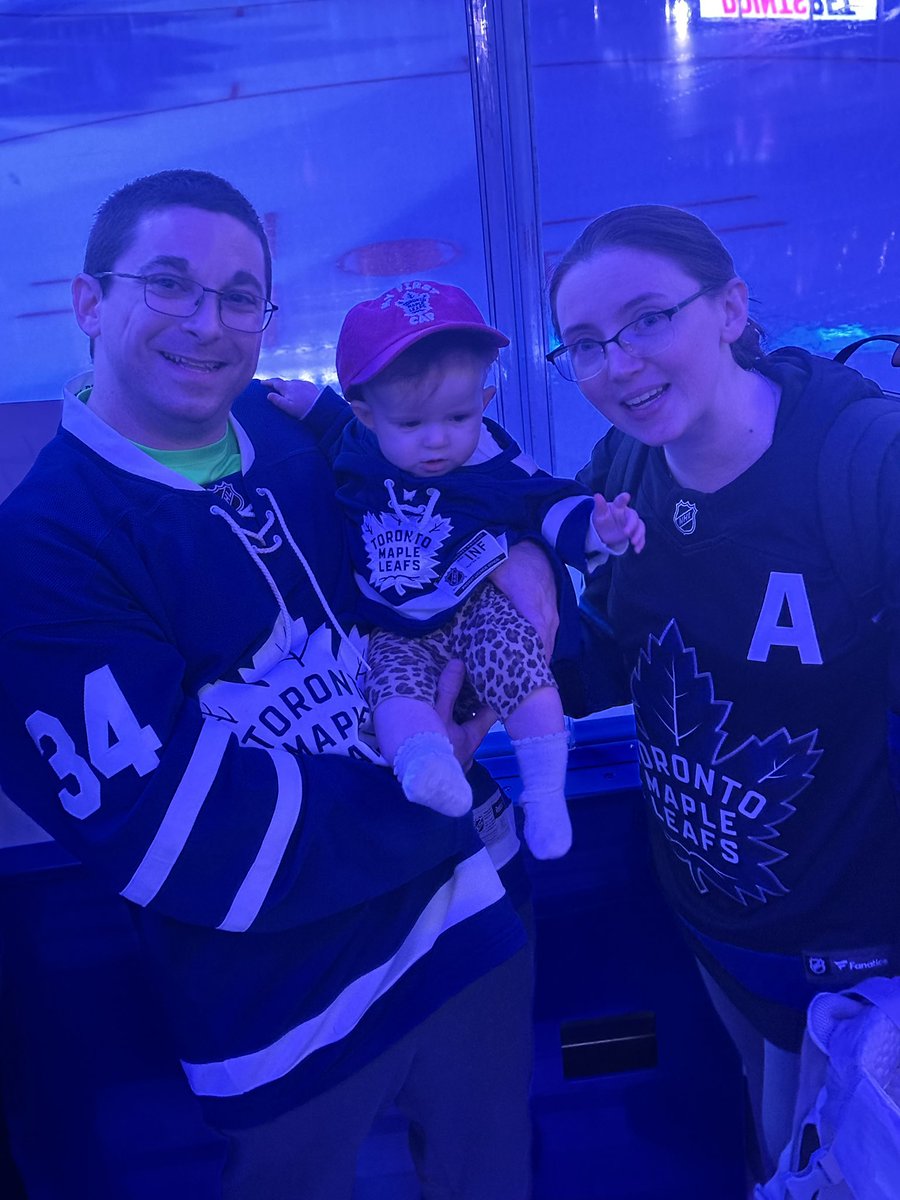 beleaf85's tweet photo. #leafsforever First leaf game! ❤️ https://t.co/nYqdH9l9Fy