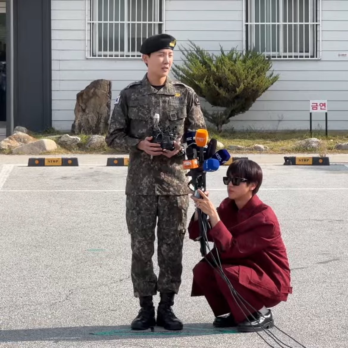 formingukkie's tweet photo. 2SEOK 😭😭😭😭 https://t.co/QnHPxEnDX0