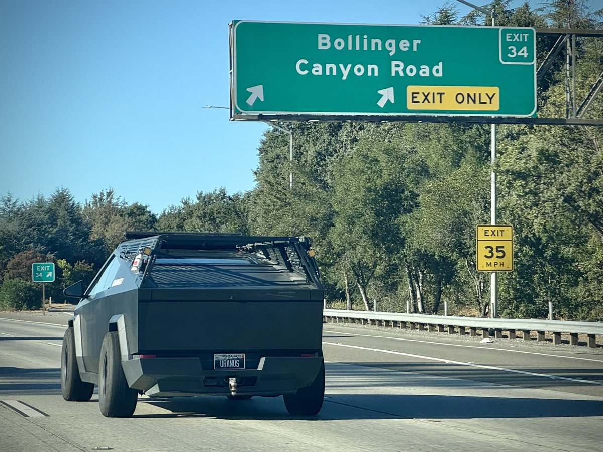 TeslaOwnersEBay's tweet photo. Spotted in the Bay Area, Cybertruck ready for adventure with the ultimate URANDER roof rack setup! 🌍🏞️ Overlanding made easy with versatile cross bars, molle panels, and more — unlocking limitless possibilities.
#Cybertruck #Overlanding #Urander #TOEB #HellaTeslas #TeslaAdventure #Cyberlife #ElectricExploration #SustainableTravel