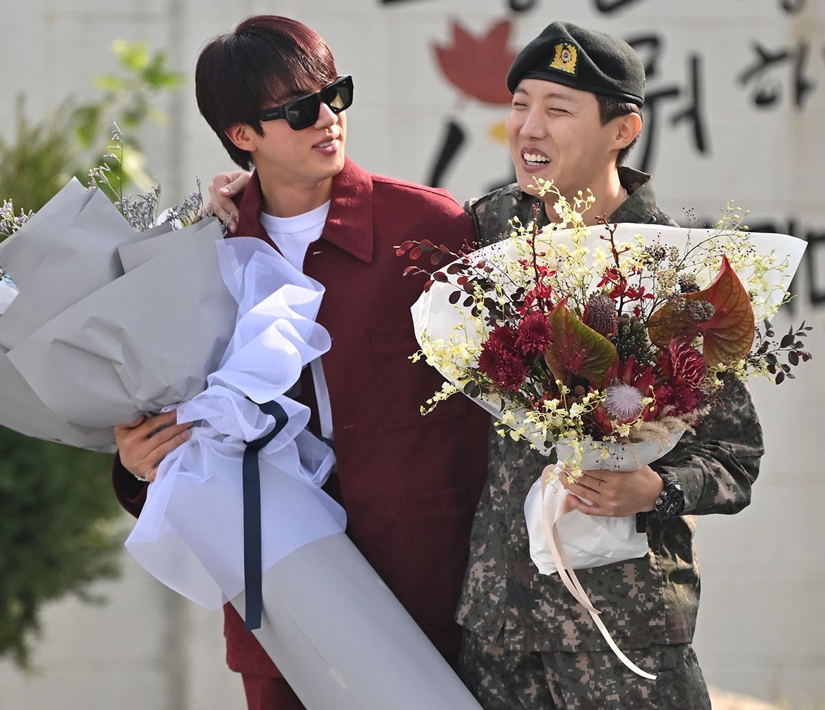 winnttaebear's tweet photo. LOOK AT JIN AND HOBI https://t.co/5Dj9CVJzyA