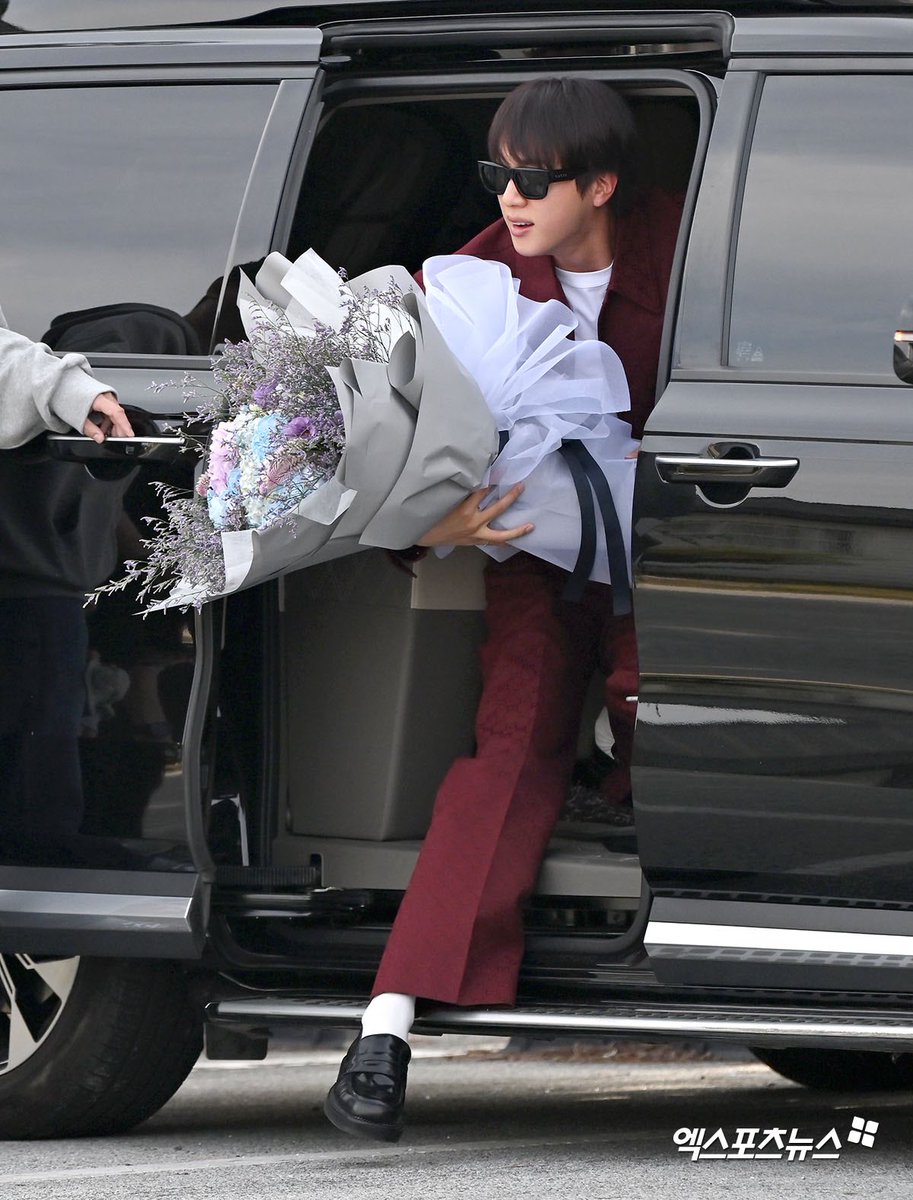 Thumbnail of www-x-com-seokjinfile-status-1846722475721478342-f006eea529f143db