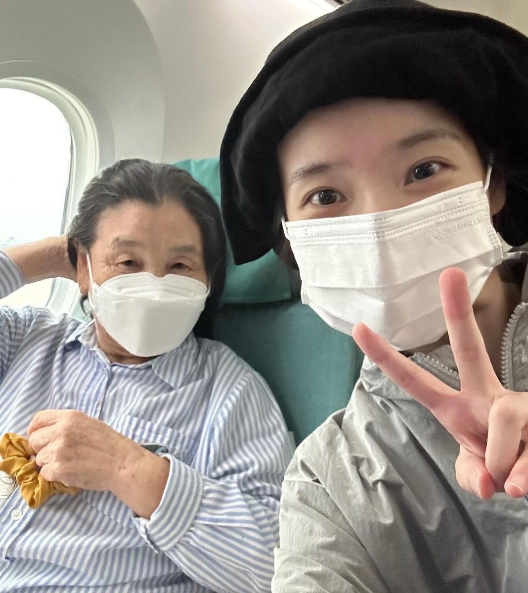 jieun_thailand's tweet photo. คุณย่ากับจีอึน 🤏🏻👧🏻 https://t.co/KfH1b36Q6N