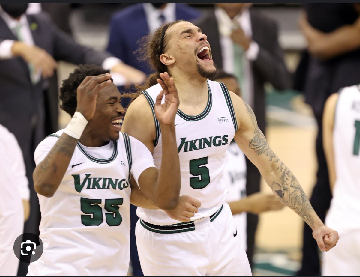 #AGTG After a great conversation with <a href="/Coach_D_Rob/">Daniyal Robinson</a> I’m blessed to receive a division 1 scholarship from Cleveland State University
