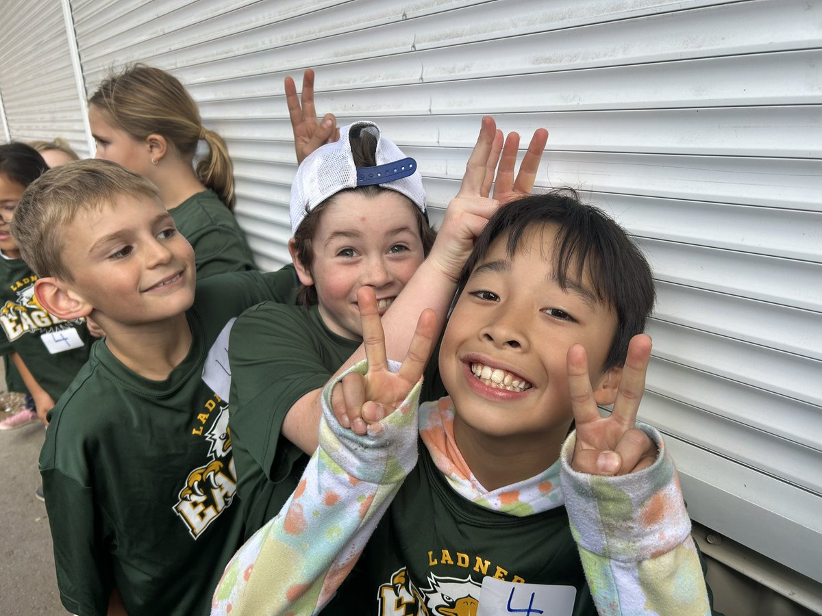 LadnerElem's tweet photo. A successful Cross Country Meet Eagles!  You represented LE so well with your perseverance and sportsmanship. Thank you to our coaches, Mrs.Campbell, Mme Cameron and Mr. Gregg. These teams are not possible without our amazing teacher volunteers. @deltasd37 https://t.co/kjwTR8F3cC