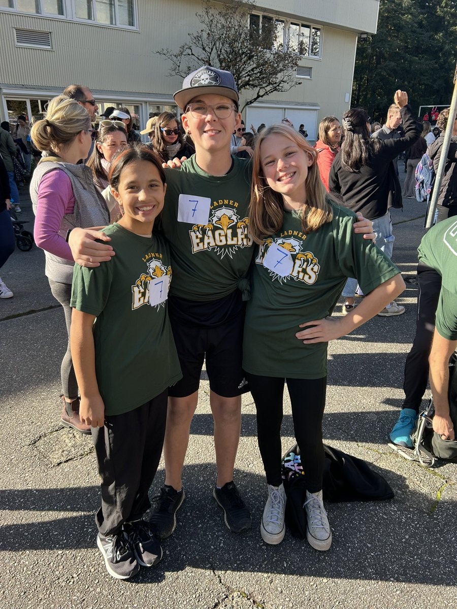 LadnerElem's tweet photo. A successful Cross Country Meet Eagles!  You represented LE so well with your perseverance and sportsmanship. Thank you to our coaches, Mrs.Campbell, Mme Cameron and Mr. Gregg. These teams are not possible without our amazing teacher volunteers. @deltasd37 https://t.co/kjwTR8F3cC