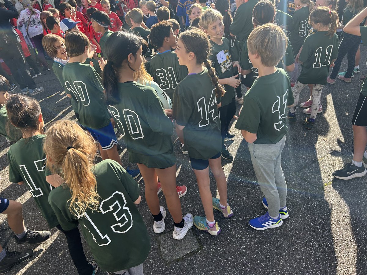 LadnerElem's tweet photo. A successful Cross Country Meet Eagles!  You represented LE so well with your perseverance and sportsmanship. Thank you to our coaches, Mrs.Campbell, Mme Cameron and Mr. Gregg. These teams are not possible without our amazing teacher volunteers. @deltasd37 https://t.co/kjwTR8F3cC