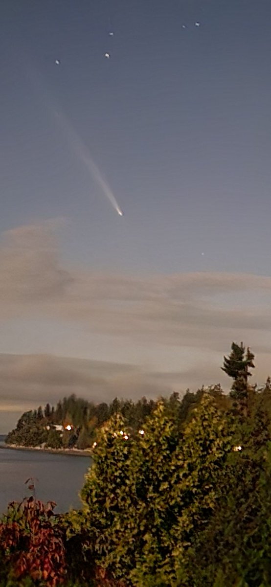 Samsung's phone cameras are the absolute best. Took this pic of the comet last night around 8:00 pm. #nightmode