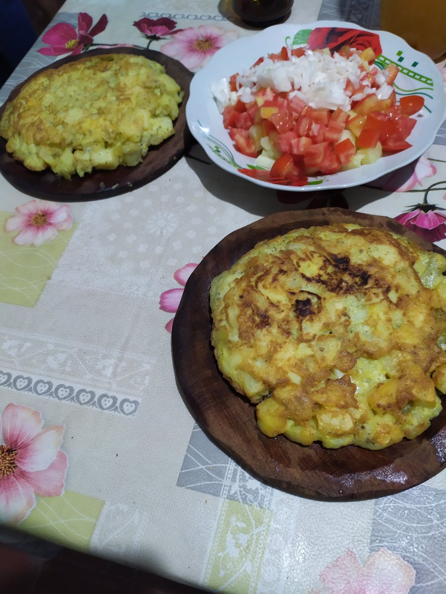 jfacundo6's tweet photo. Mi bb me cocino 😍😍😍 por eso hoy le chupo el pito ☺️☺️ https://t.co/vr5KjoKPqO