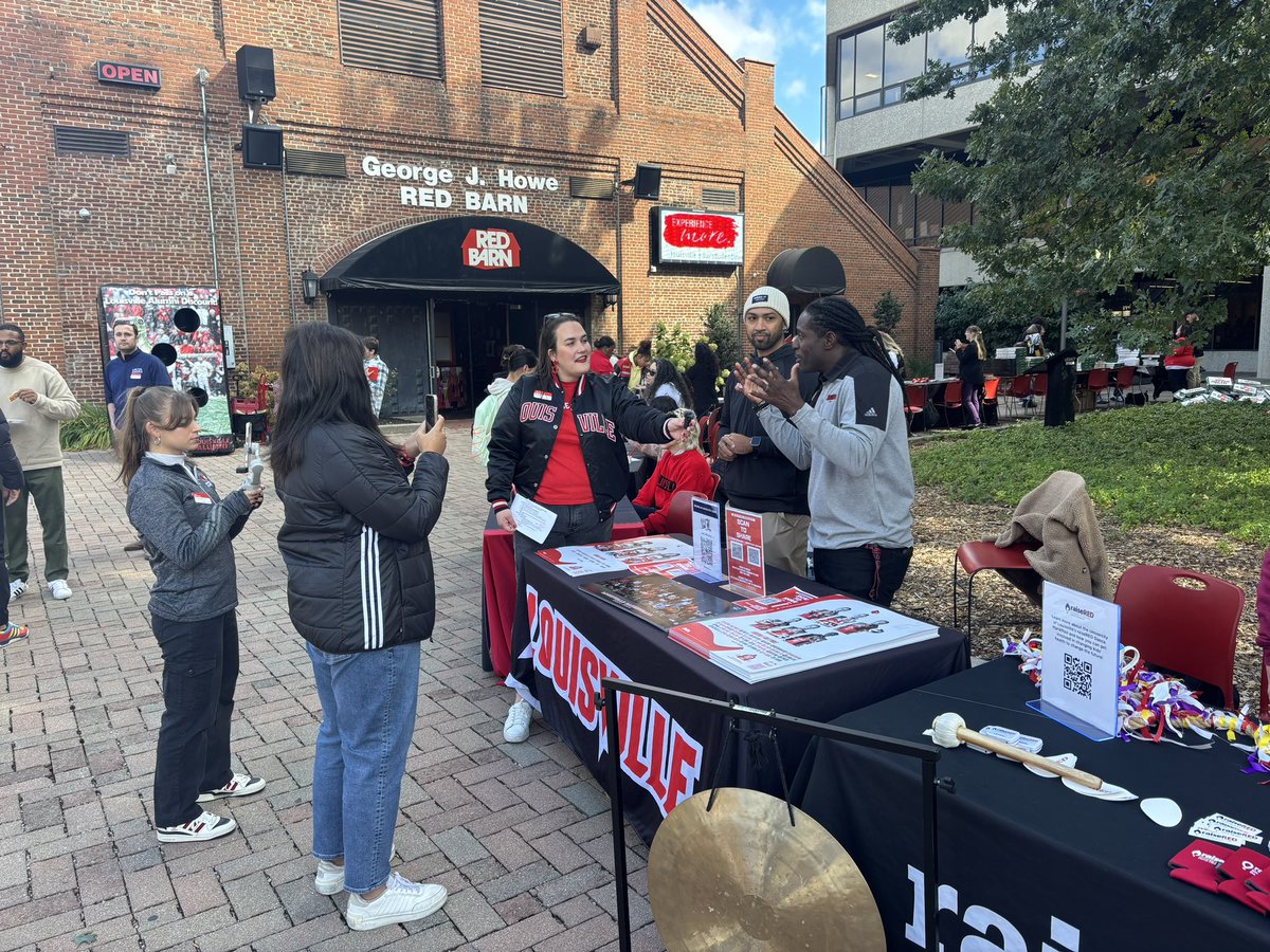 jessapeakebae89's tweet photo. I had so much fun directing the @uoflalumni #RaiseSomeL live segment this morning with @joshheird, @PeypeySiva3, @deionbranch84, @ULPresSchatzel, and many more! There’s still time to give at https://t.co/jLF8XejZq3! Make your gift and make an impact! https://t.co/5337TtRgtr