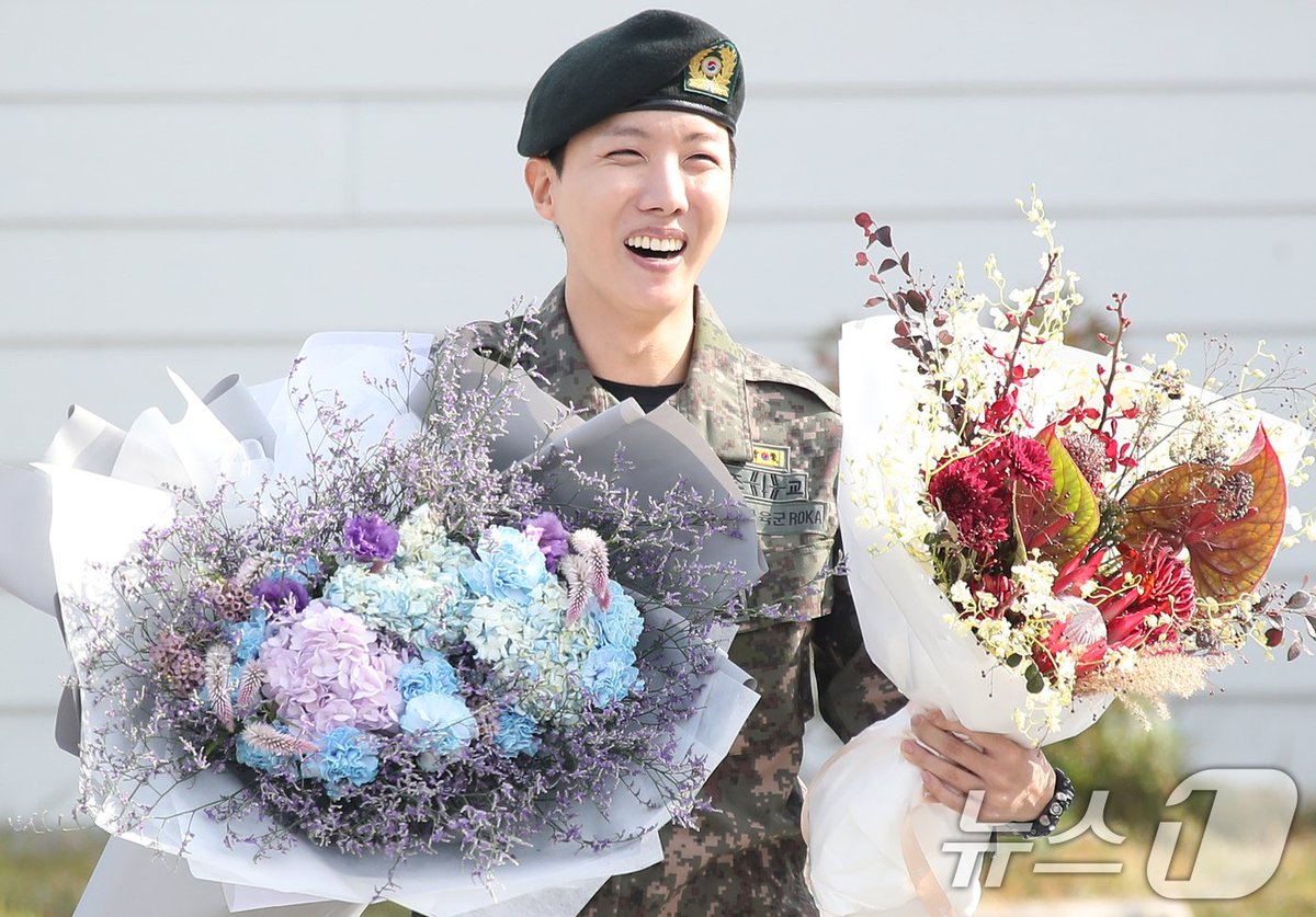 ترندینگ داریم ریت+ریپ

JUNG HOSEOK IS BACK 
WELCOME BACK J-HOPE
#OurPieceOfPeacelsHere
#HOBI_HOMECOMING