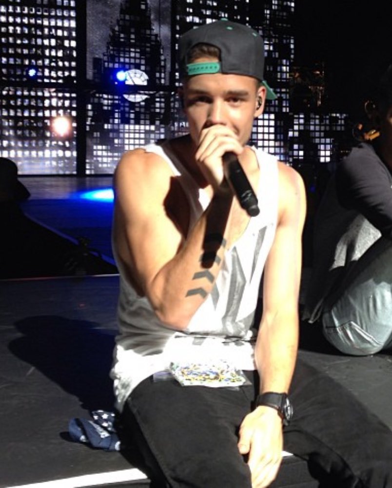 Amy__Mac__'s tweet photo. I have no words tonight, but I can’t gate keep this photo any longer. 6/26/2013 in Boston MA  #liampayne https://t.co/WoHB5A4D5b