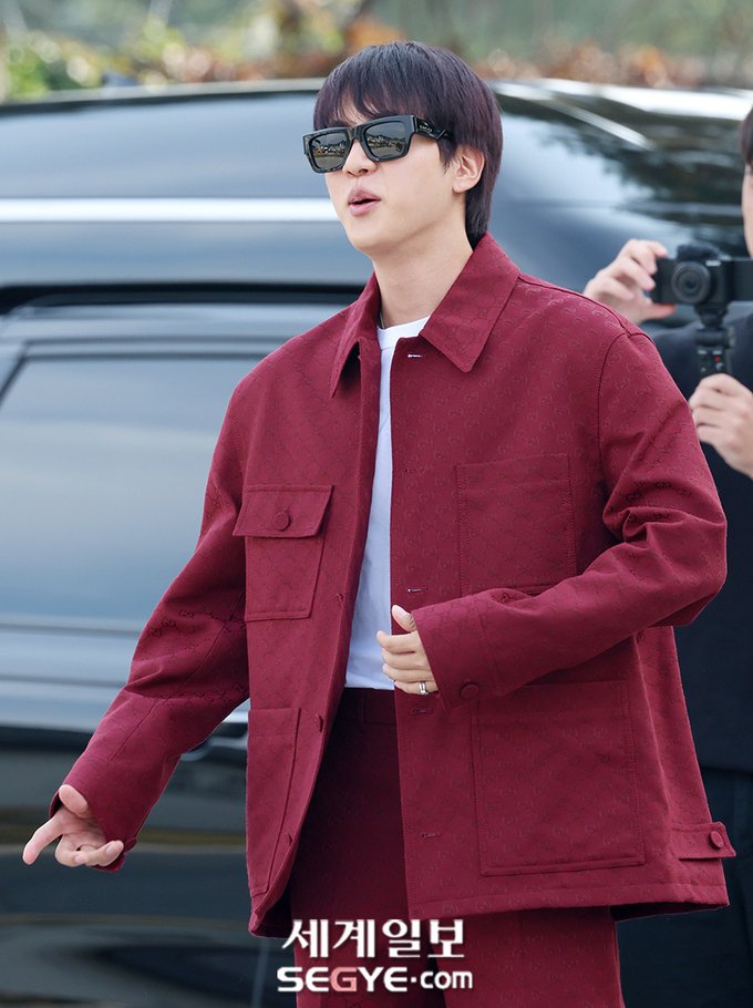 MORE #JIN PHOTOS FOR HOBI'S DISCHARGE DAY