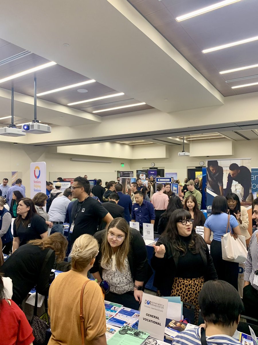 🤝 Happy to have joined Congressman Correa this morning to support our community! We welcomed hundreds of folks to our job fair at Santa Ana College. Looking forward to more events like this and supporting the growth of our local economy. 🙌

#AD68 #CaliforniaAhead